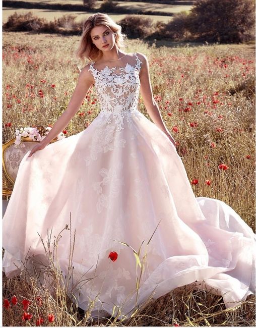 Elegante ma leggera. Bellissimo abito che aggiungo al mio book <img class=