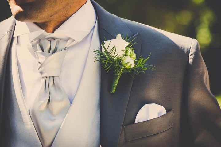 Bottoniera o fazzoletto? - 1