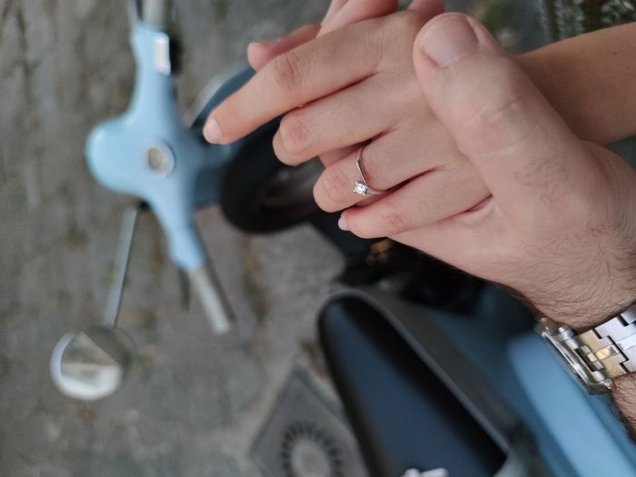 E ora mostraci una foto del tuo anello di fidanzamento! - 1