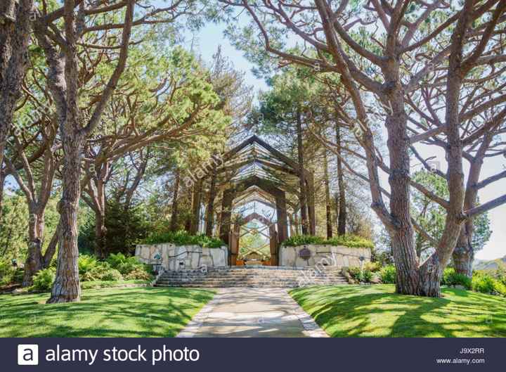 Sposarsi in una chiesa ispiarata alla scarpetta di cristallo di Cenerentola? È possibile! - 1