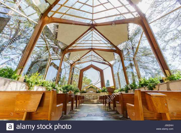 Sposarsi in una chiesa ispiarata alla scarpetta di cristallo di Cenerentola? È possibile! - 2