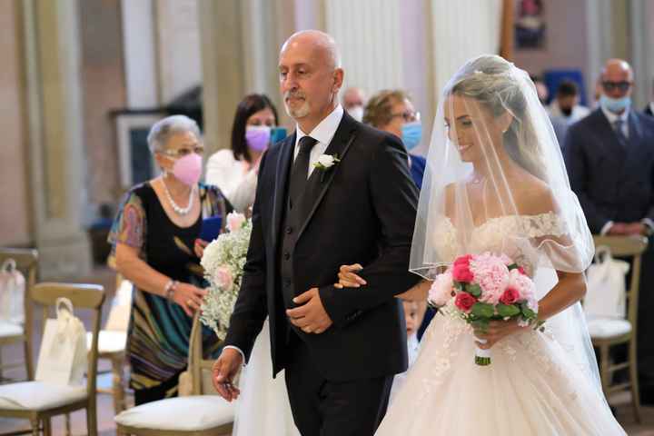 Entrare in chiesa con il velo che copre il volto o no? - 1