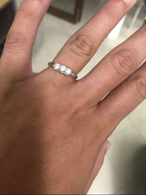 E ora mostraci una foto del tuo anello di fidanzamento! - 1