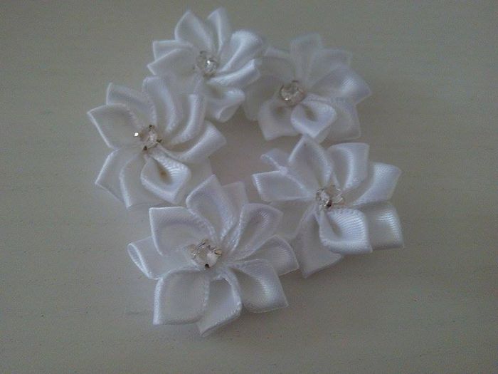 Fiori con strass