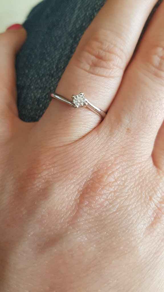 E ora mostraci una foto del tuo anello di fidanzamento! - 1