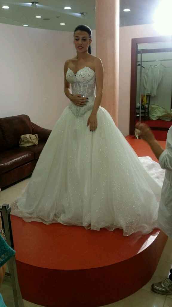 Mi fate vedere i vostri abiti? - 1