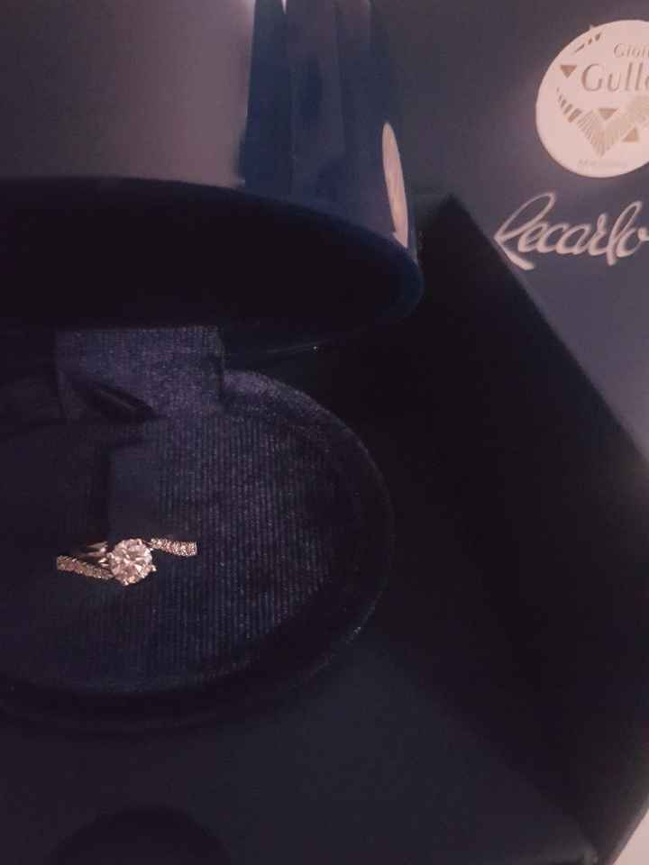 E ora mostraci una foto del tuo anello di fidanzamento! - 1