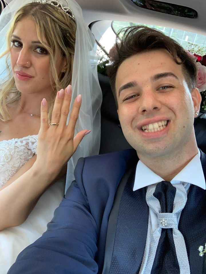 Primo selfie da sposi