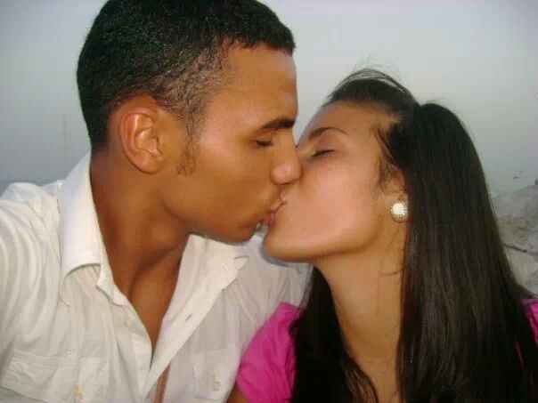 Si avvicina San Valentino - la foto dei vostri baci con fm - 1