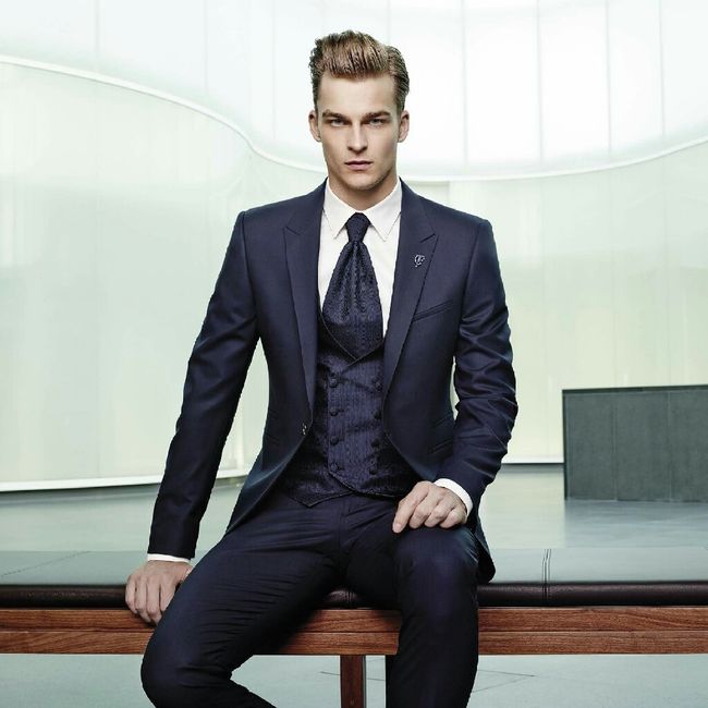 Abito blù scuro o nero? - 1