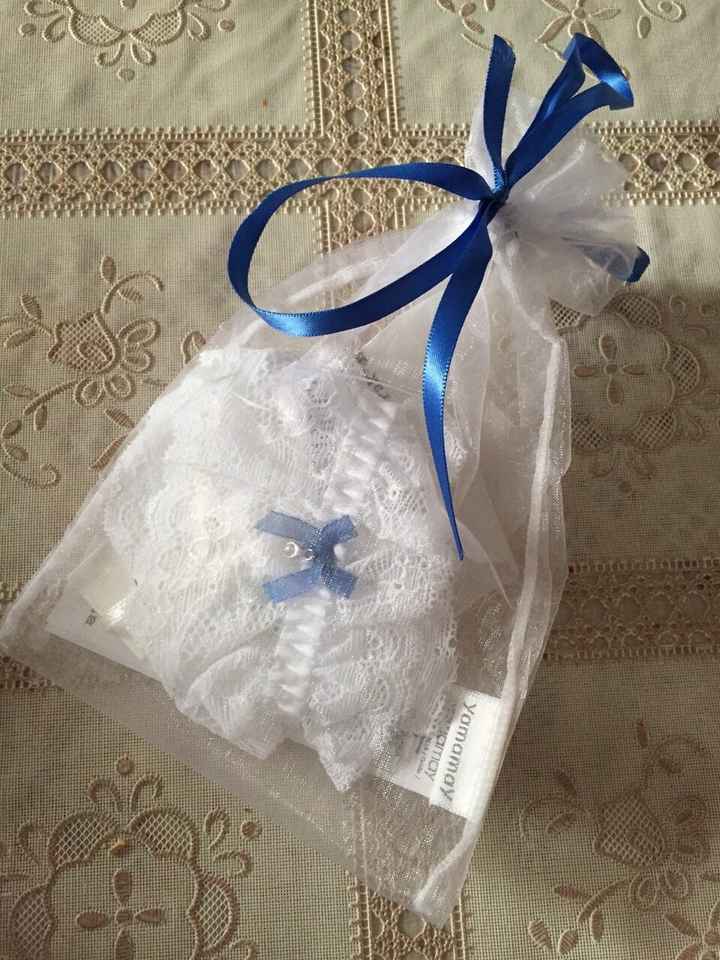 La mia giarrettiera con fiocco blu