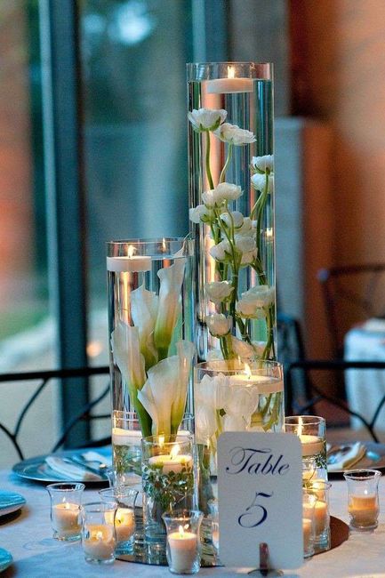 Centrotavola fiori con candele galleggianti 3