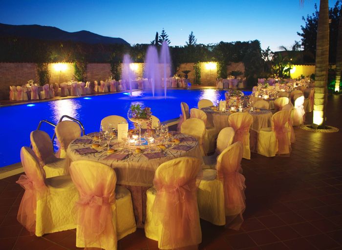 Cena a bordo piscina