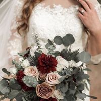 Avrò un abito Rosso di raso! Un bouquet del genere? Sul bianco? - 2