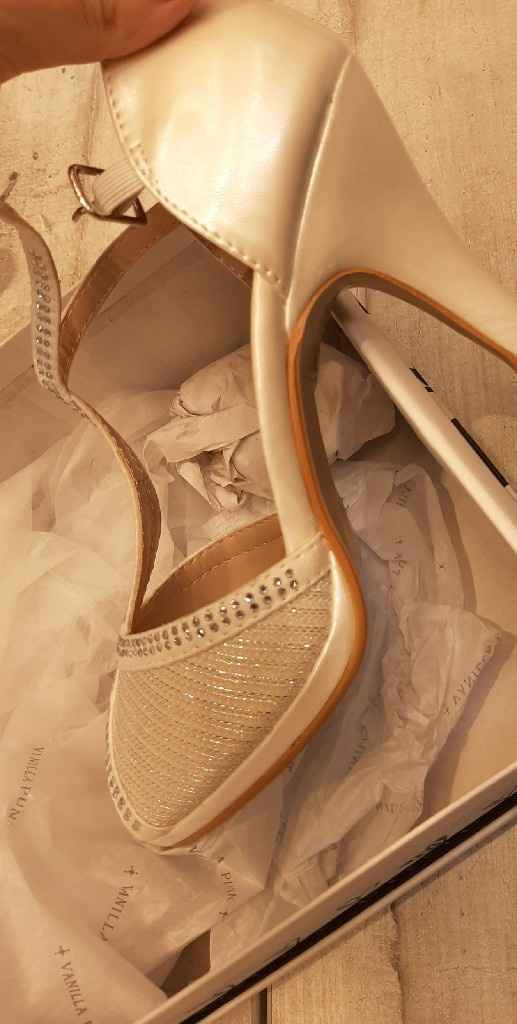 Scarpe necessariamente bianche!? - 1