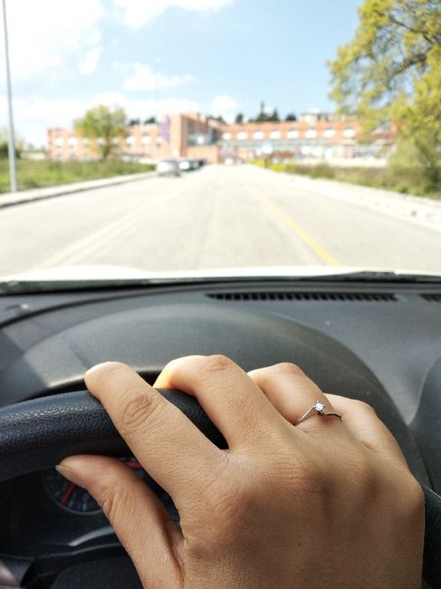 Mi fate vedere i vostri anelli di fidanzamento? - 1