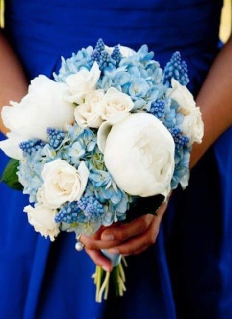 bianco e azzurro con peonia