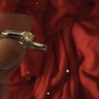 E ora mostraci una foto del tuo anello di fidanzamento! - 1