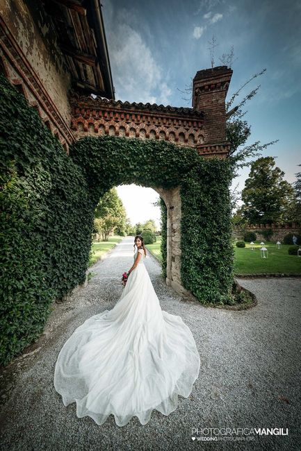 Il tuo vestito da sposa ha la coda? 1