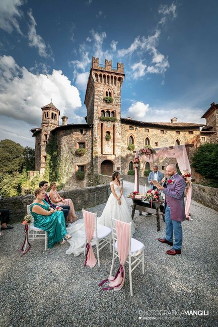 Matrimonio civile in castello vi piace come idea? Diverso dalla solita sala comunale!!😊 - 1