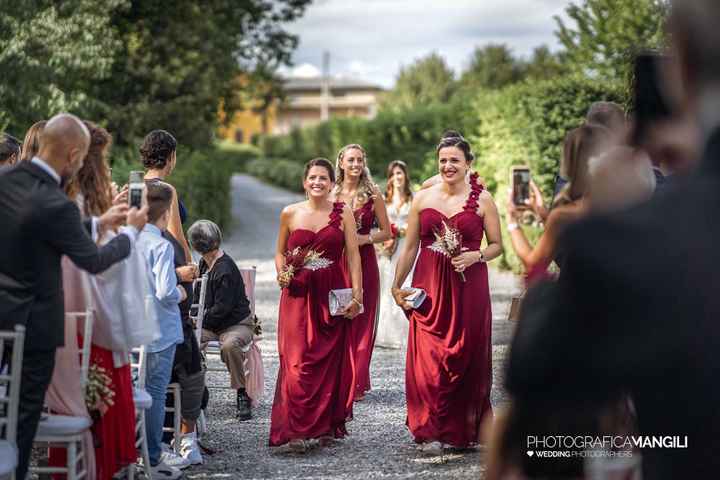 Spose! Voglio le vostre foto mentre andate all'altare!😃 - 1