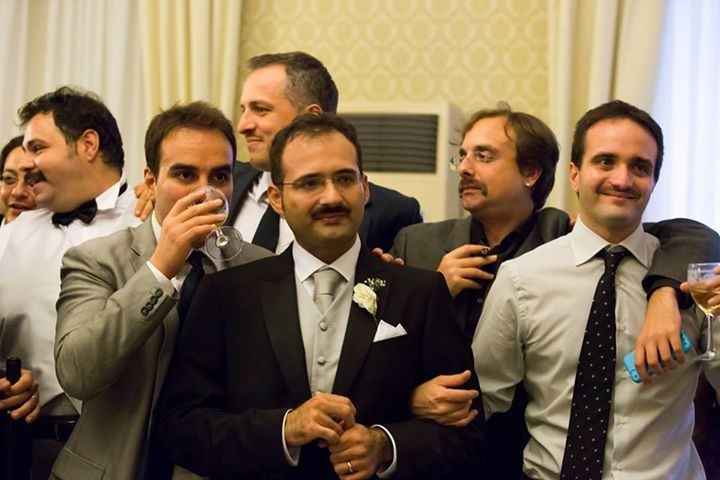 lui emozionato che si gode la serenata