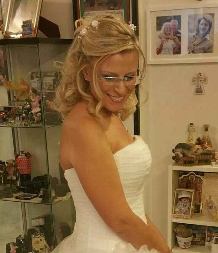 Acconciatura semi raccolto per capelli medi.. - 1