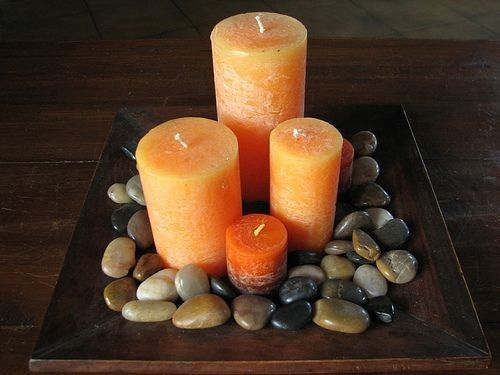 5 candele e sassolini