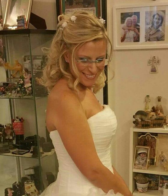 Acconciatura semi raccolto per capelli medi.. - 1