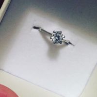 E ora mostraci una foto del tuo anello di fidanzamento! - 1