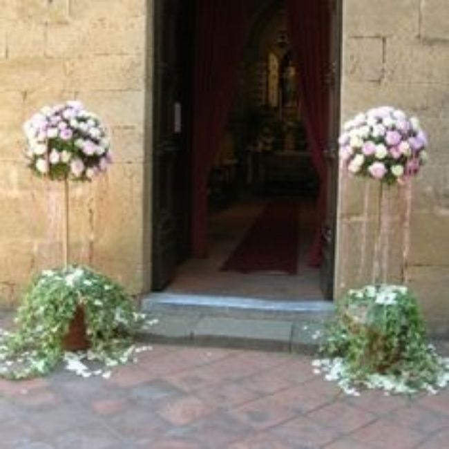 Allestimento fuori dalla chiesa - 1