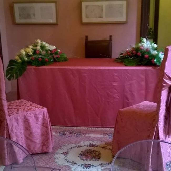 Decorazione tavolo del comune 4