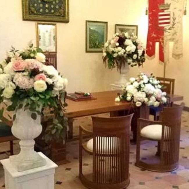 Decorazione tavolo del comune 7