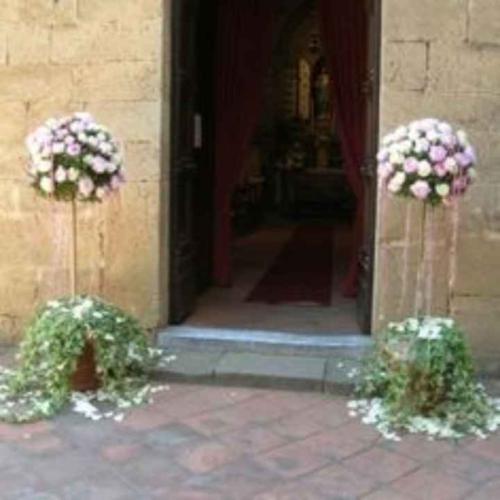 Allestimento fuori dalla chiesa - 1