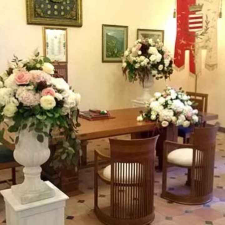 Decorazione tavolo del comune - 5