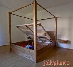 letto baldacchino moderno