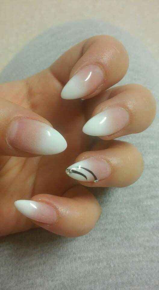 Mi fate vedere le vostre unghie? - 1