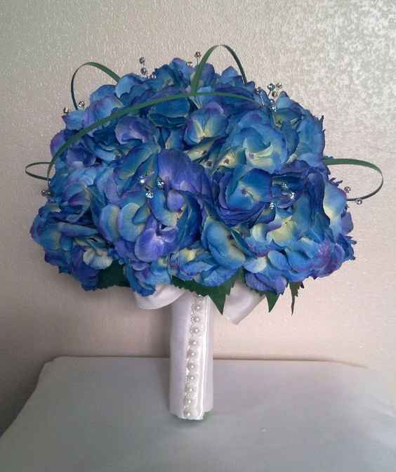 Ortensia blu come bouquet esempio 1