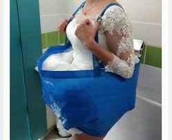 Pipì con l abito nuziale - 1