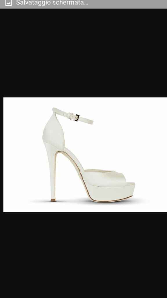 Mi fate vedere le vostre scarpe? - 1