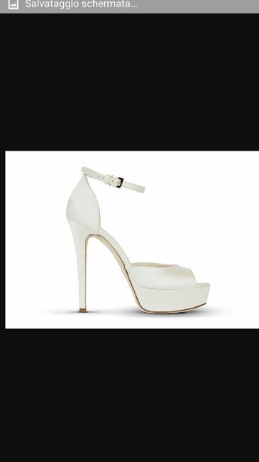 Mi fate vedere le vostre scarpe? - 1