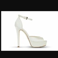 Mi fate vedere le vostre scarpe? - 1