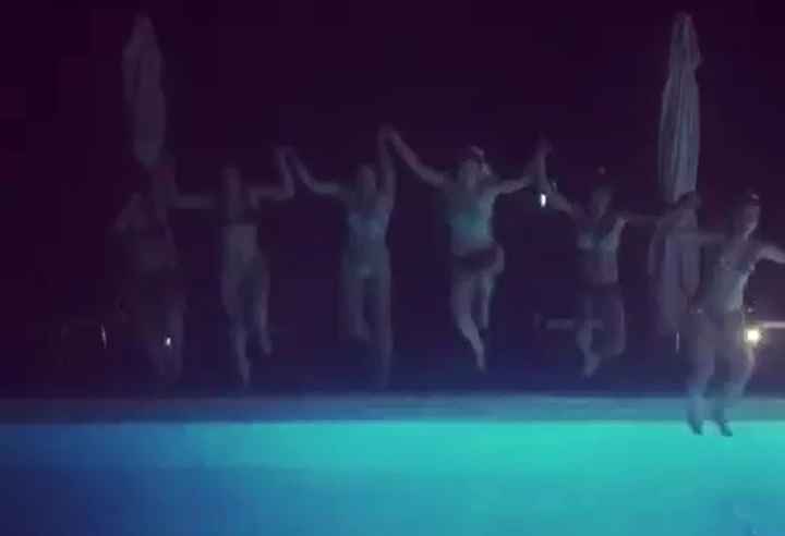 Tuffo in piscina