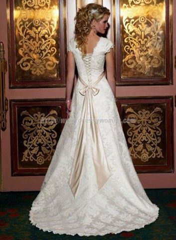 abito con richiami dorati