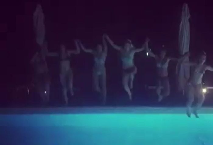 Tuffo in piscina