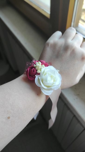 Fiore all'occhiello e bracciale damigelle/testimoni 1