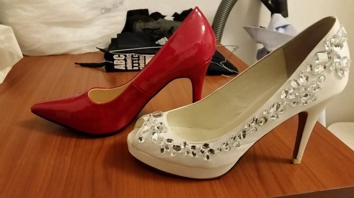 Scarpe sposa....bianche o colorate? mi fate vedere le vostre? - 1