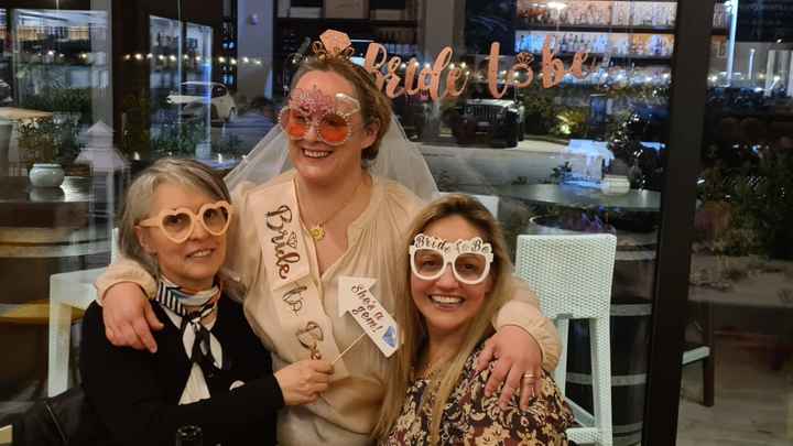 Ti aspetti un outfit di gruppo per il tuo addio al nubilato/celibato? - 1