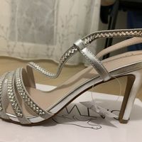 Scarpe e vestito da sposa - 1