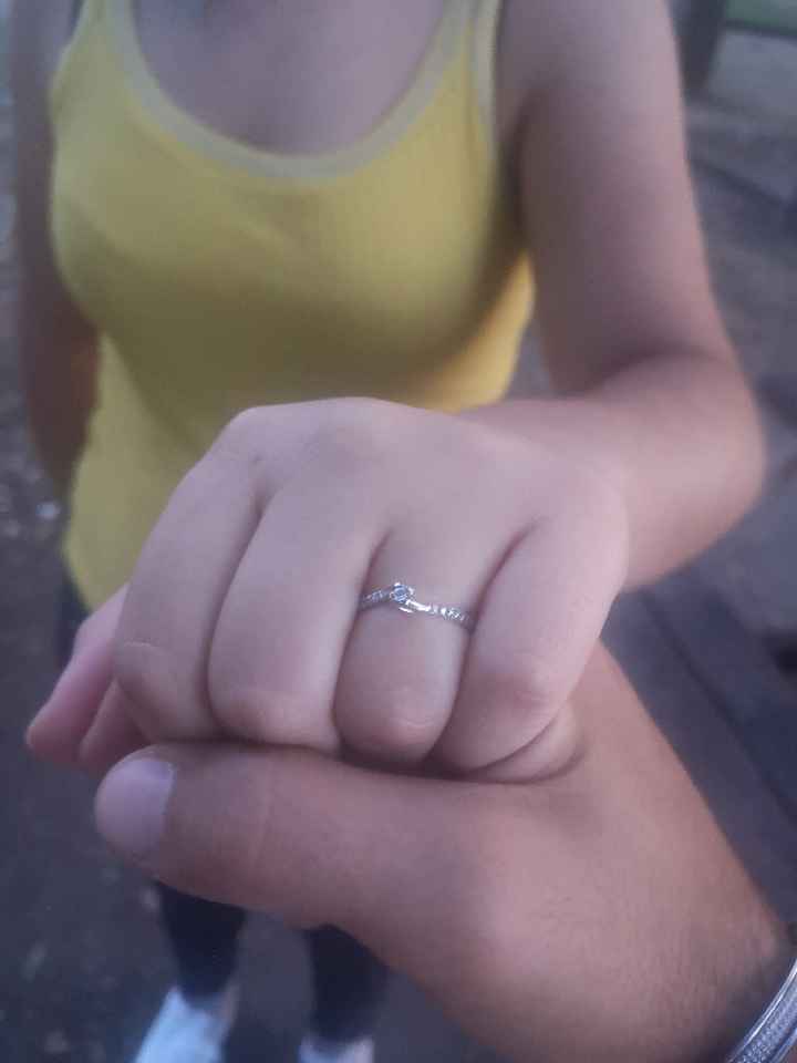 E ora mostraci una foto del tuo anello di fidanzamento! - 1